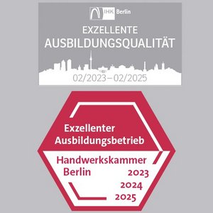 Das obere Logo zeigt die Auszeichnung für exzellente Ausbildungsqualität in Berlin von 02/2023 bis 02/2025.