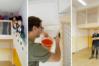 Ein Mann mit einer Farbrolle und einem Eimer Farbe arbeitet an einer Wand, während ein Netz über ihm sichtbar ist.